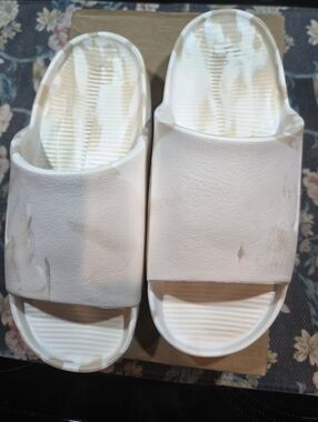 Women's NIKE Calm Slide, Size 6